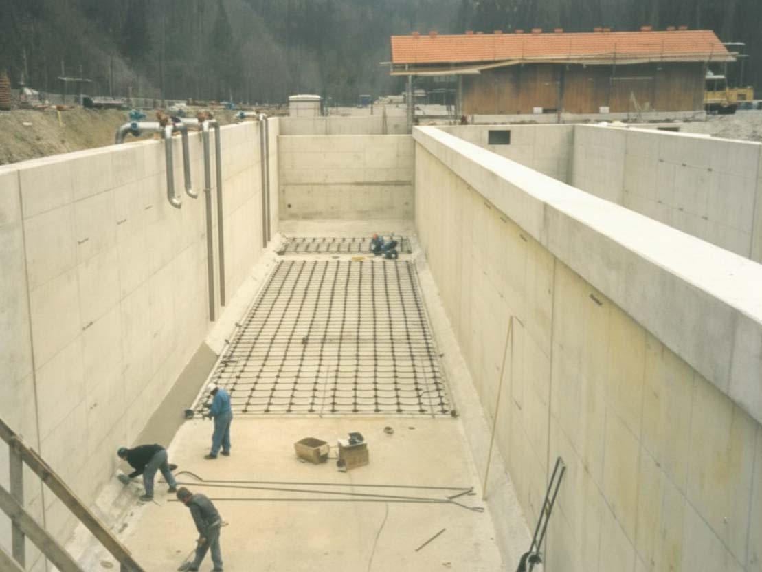 Ausrüstung des Belebungsbeckens im April 1992