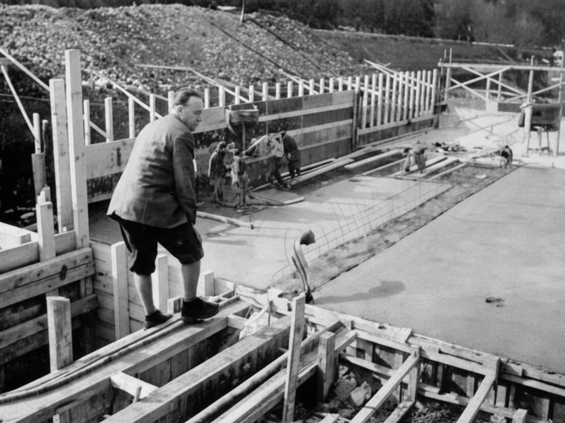 Betonieren des Vorklärbeckens am 04.04.1963