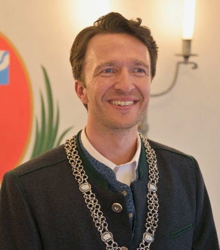 Dr. Thomas Acher